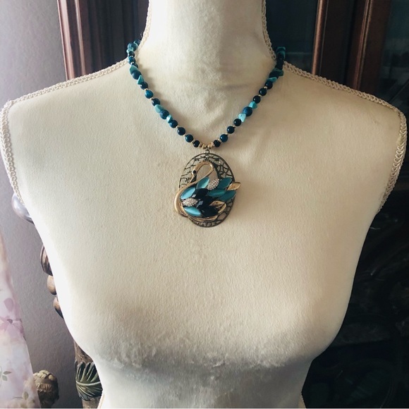 Handcrafted repurpose moon glow swan agate howlite stone necklace - Picture 4 of 14